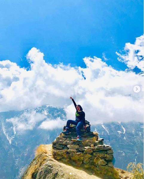 فريدة الشرقاوي تجلس فوق أعلى قمة في العالم