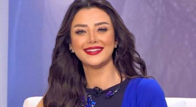 بالفيديو – فنانة خليجية تتحول إلى نسخة من رضوى الشربيني... شاهدوها