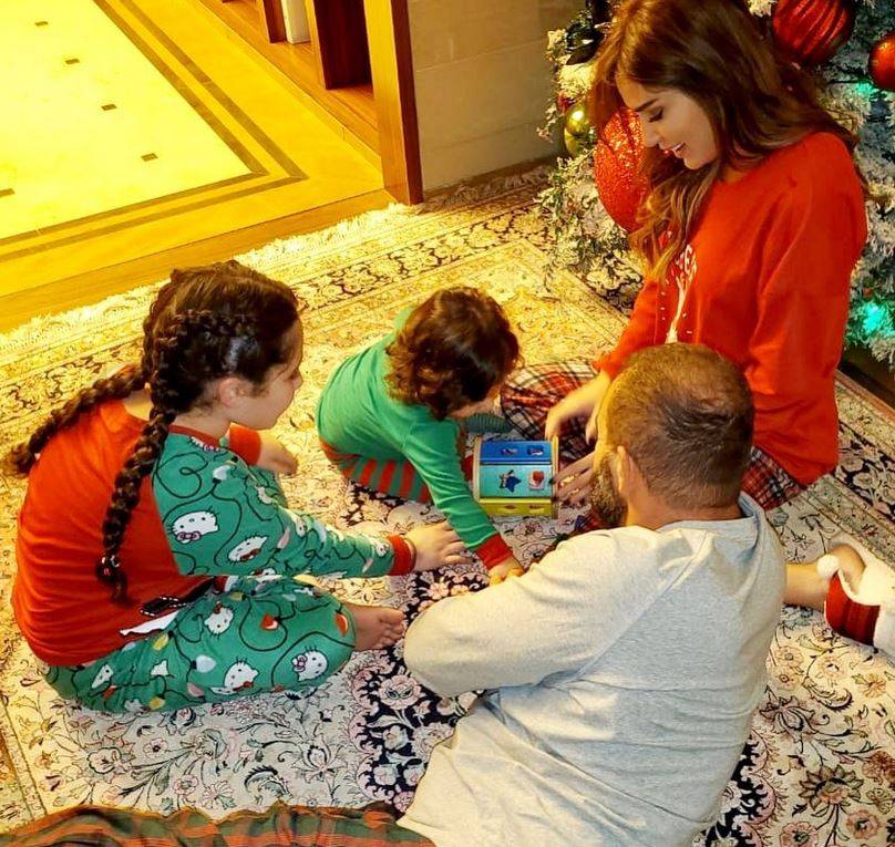 سيرين عبد النور تسجل فيديو لزوجها أثناء نومه... هذا ما فعله عند اقتراب طفلهما منه