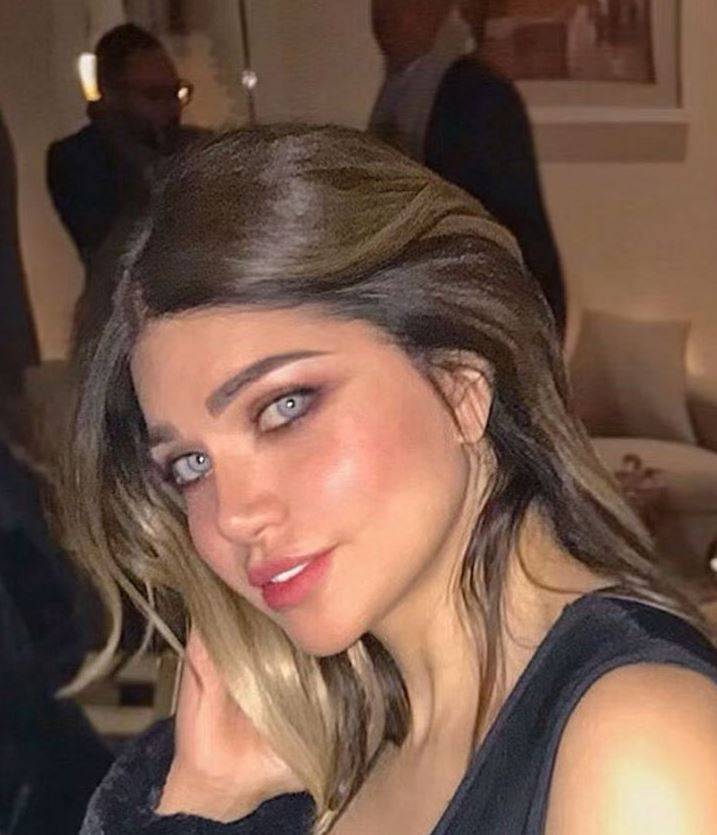 بالصور – شقيقة ياسمين الخطيب كأنها صورتها في المرآة... الشبه مذهل