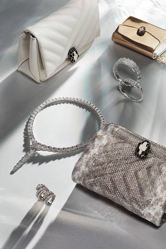 عقد وأساور وخواتم Bvlgari Serpenti  من الذهب الأبيض والماس. حقائب Bvlgari Serpenti Cabochon.