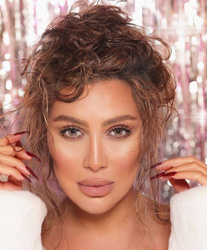 بالفيديو– إبنة مايا دياب تفاجئ والدتها بارتداء ملابسها... شاهدوا كيف بدت