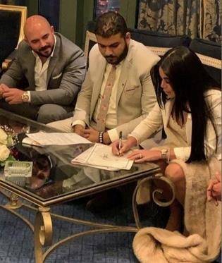 محمود العسيلي وزوجته أثناء عقد القران