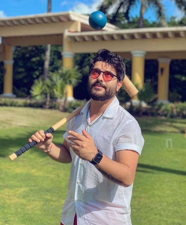 بالفيديو - هل تعامل ناصيف زيتون مع هذه المعجبة بطريقة غير لائقة؟هكذا أبعدها عنه