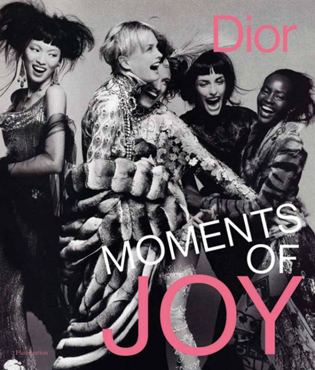 ‏Dior MOMENTS OF JOY
لحظات من الفرح في كتاب