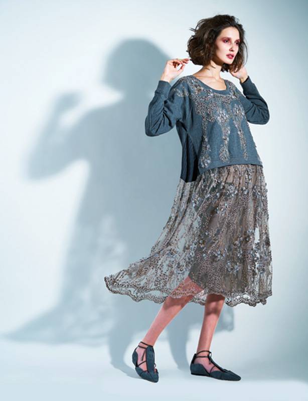 فستان من Antonio Marras لدى Santiago، بيروت حذاء من Max Mara