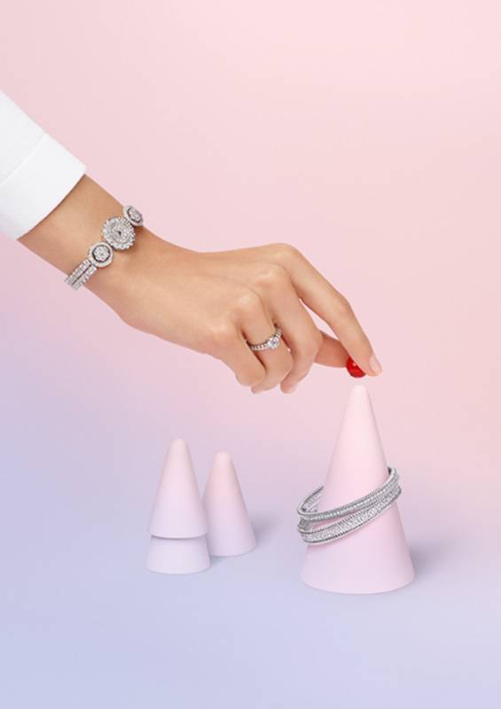 ساعة سنوفلايك، بلاتين، ذهب أبيض، ماس خاتم سوليتير بيرليه، ذهب أبيض، ماس سوار بيرليه دايمُندز، صف واحد، ذهب أبيض، ماس سوار بيرليه دايمُندز، ثلاثة صفوف، ذهب أبيض، ماس