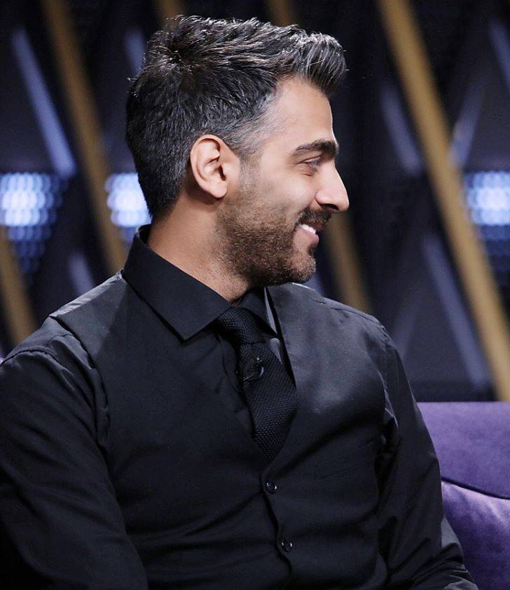 بالفيديو – زوج ممثلة عربية يحرجها على الهواء بكشف عدم إجادتها الطهو