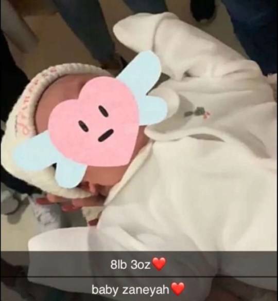 شقيقة فنان شهير تنجب طفلة في الـ17 من عمرها... إليكم التفاصيل