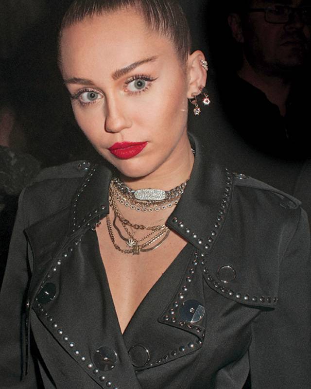 تعلّّمي تطبيق ماكياج
مايلي سايروس