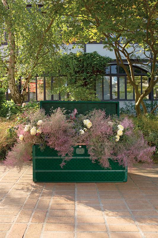 حقيبة مزينة بالأزهار Malle Fleurs 110 من عرض أزياء الرجال لربيع وصيف 2020