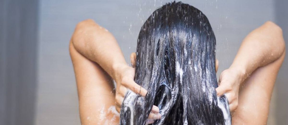 هذا هو شامبو الفحم الذي يمنحك شعراً طويلاً وكثيفاً كما تحلمين