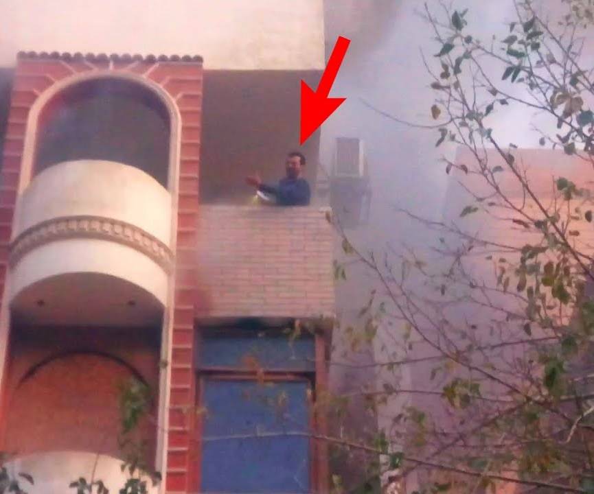 بالفيديو - كشف حقيقة ظهور إيهاب توفيق على الشرفة أثناء حريق منزله