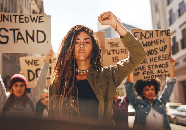 «المنصة حقها»... 
صرخة نسائية ضد التمييز