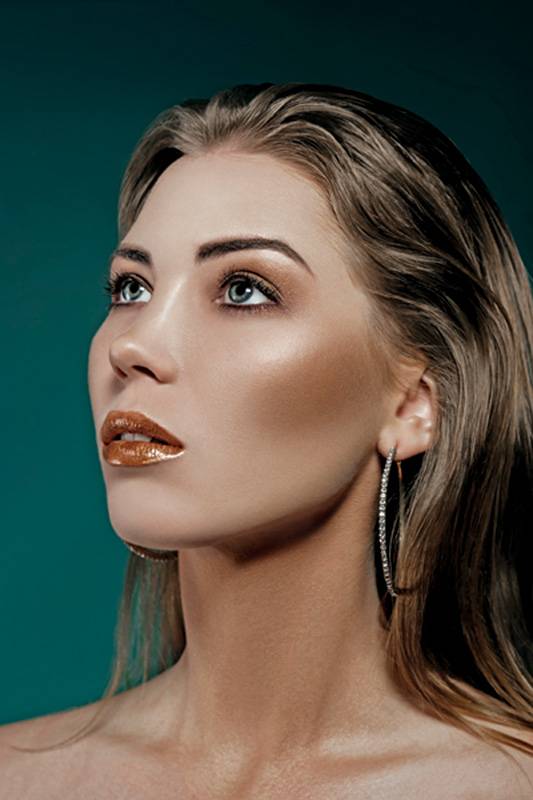 البودرة البرونزية
لإطلالة دافئة هذا الشتاء