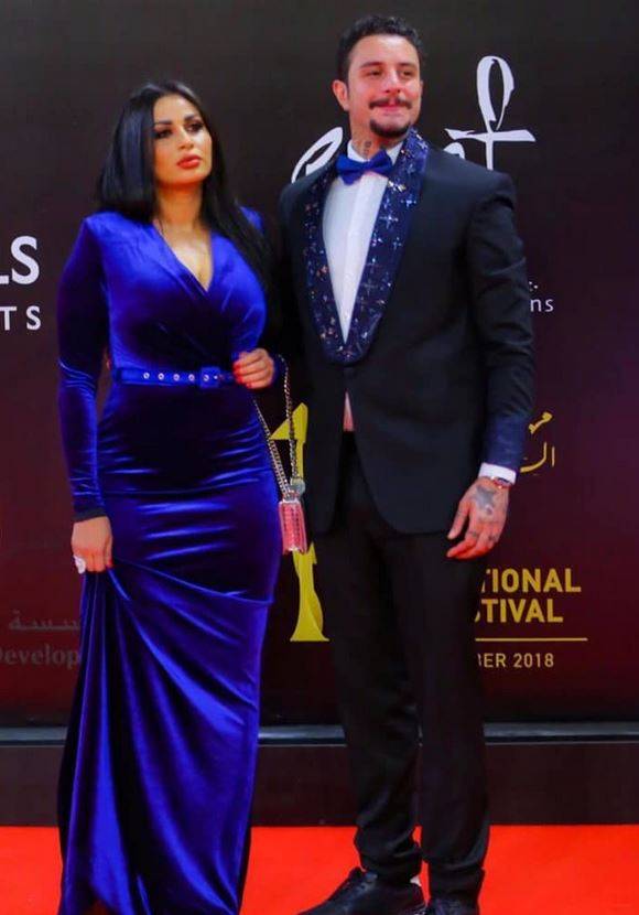 بالصور - تغيير لافت في شكل زوجة أحمد الفيشاوي... هذا خيارها الجريء