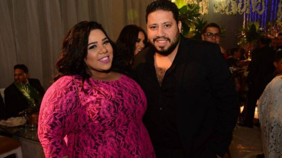 بالفيديو - سخرية زوج شيماء سيف بسبب وجبة بطاطس