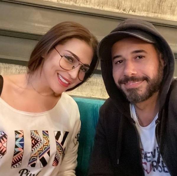بصورة 