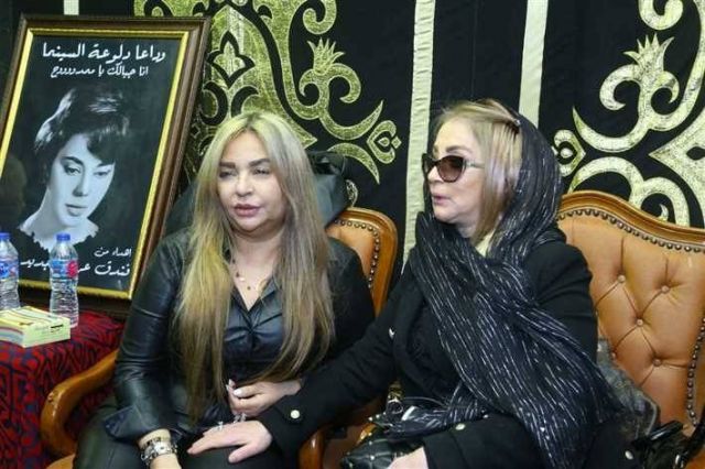 شهيرة بدون حجاب مع غادة نافع في عزاء ماجدة