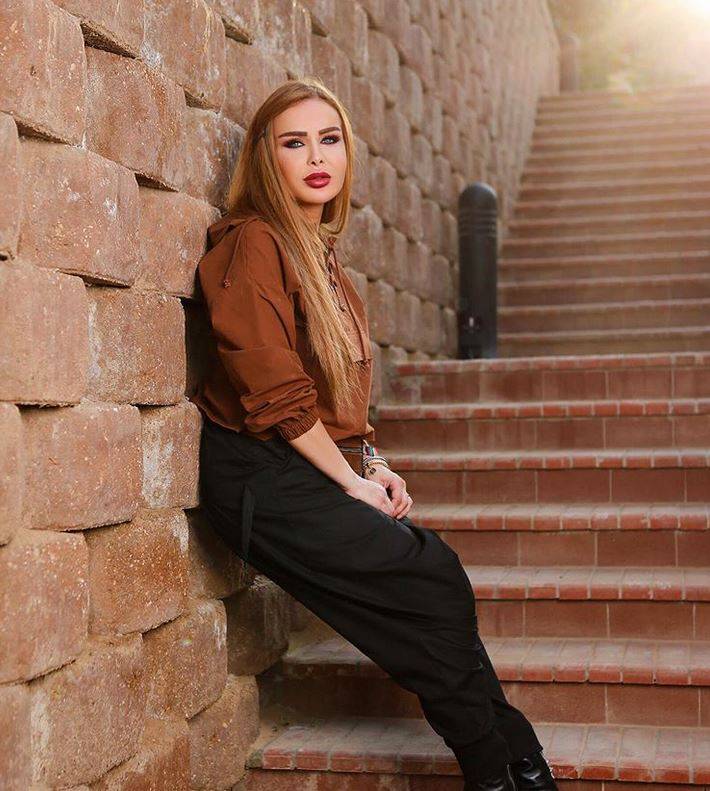 بالصورة – هل تعرفون من هي هذه الفنانة اللبنانية بعد تغير ملامحها وما قصة حاجبيها؟