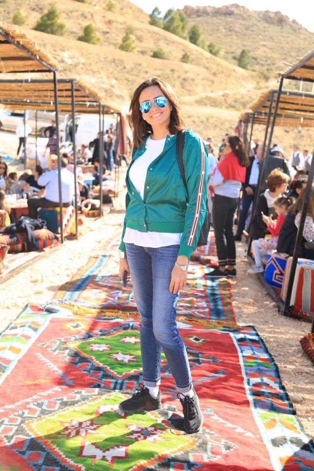 بالفيديو - بشرى تحتفل بميلاد أحد أصدقائها بطريقة غريبة