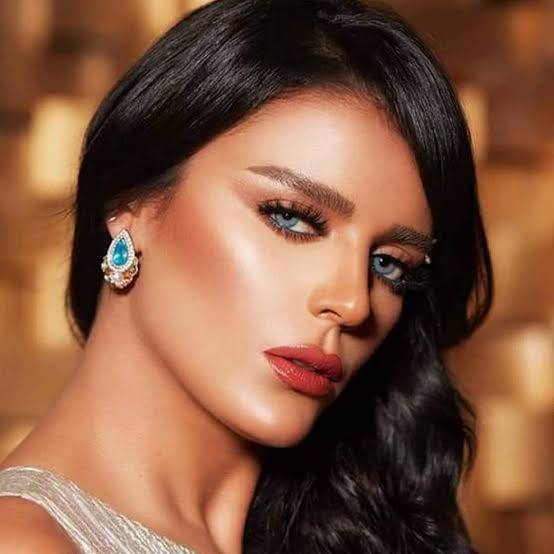 هبة السيسي تطلب الدعاء لوالدتها