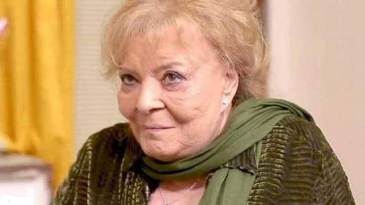 الأطباء يرفضون خروج نادية لطفي من الرعاية المركزة