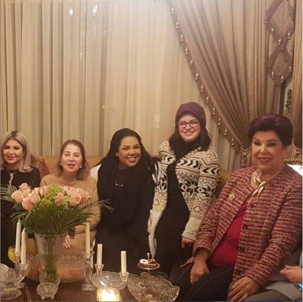 ريهام عبد الغفور وشيماء سيف والفنانة الكبيرة بوسي والإعلامية بوسي شلبي في منزل رجاء الجداوي