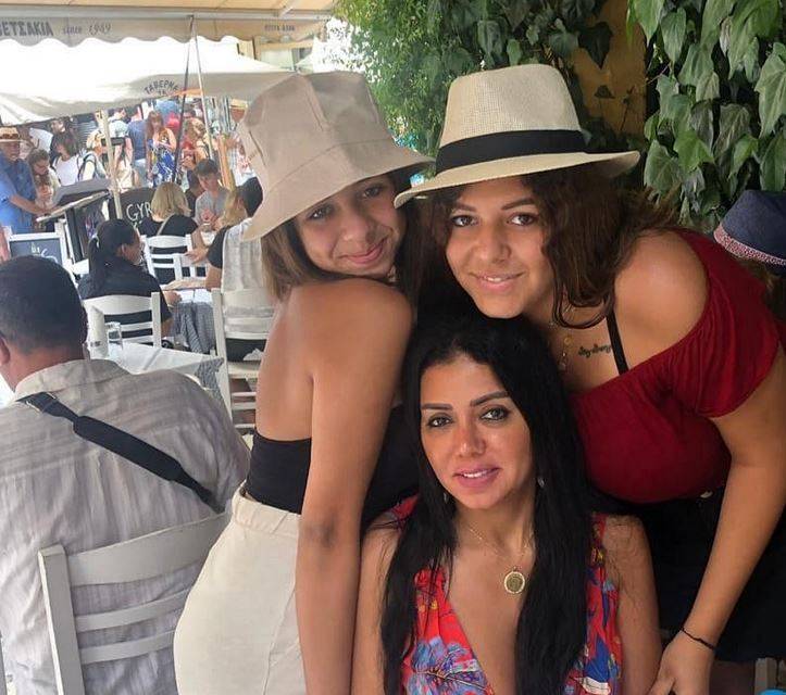 بالفيديو – للمرة الأولى ابنة رانيا يوسف تعلق على جرأة ملابسها وقضية البطانة