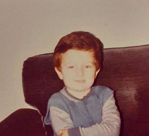 خمنوا هذا الطفل الطريف أي نجم أصبح الآن