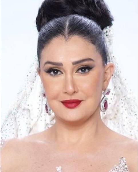 غادة عبد الرازق تكشف سر فستان الزفاف