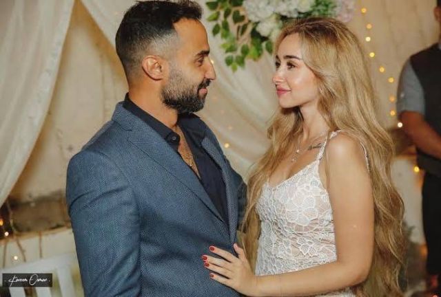 هنا الزاهد في سن 78 وزوجها يعلق: 