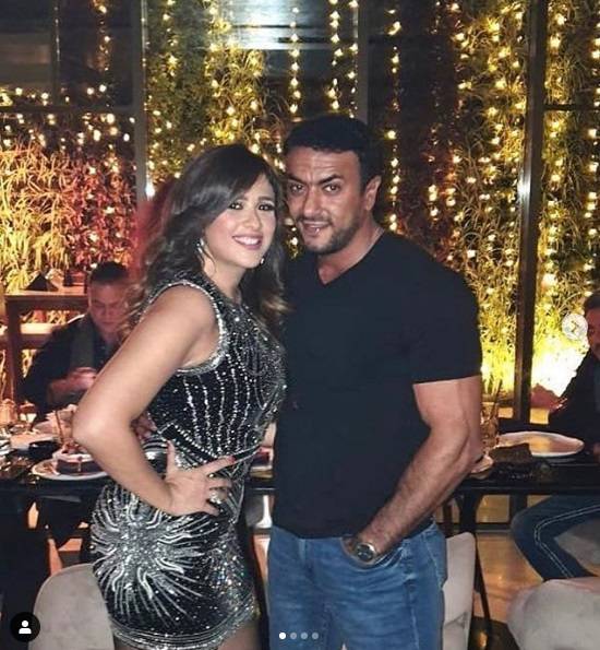 بعد انتشار شائعة ارتباطه بياسمين عبد العزيز.. أحمد العوضي عن نجمة أخرى: 