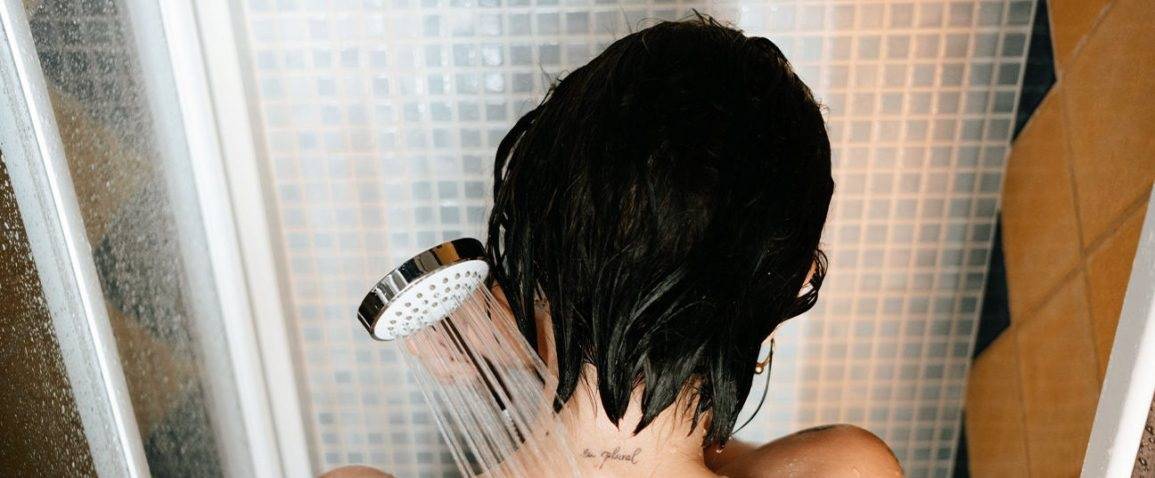 لهذا السبب يمكن مرشة الاستحمام أن تؤذي صحتكم... وهذه الأمراض التي تنقلها