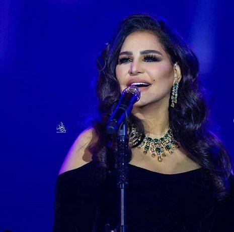 بالفيديو – نجم مواقع يتنمر على أحلام بسبب مجوهراتها المليونية: 