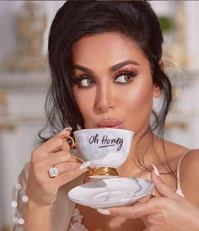 تعرفي على طريقة هدى قطان لإزالة حب الشباب بقشر الموز