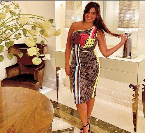 استعادة صورة قديمة لياسمين عبد العزيز وطليقها في سن صغيرة جداً