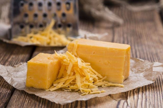 مفاجأة - إليكم طريقة علاج أمراض الأمعاء بالجبنة