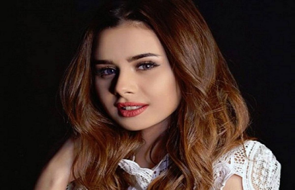 بعد حالة من الجدل حول علاقتهما.. منة عرفة تعلن ارتباطها بنجم شهير