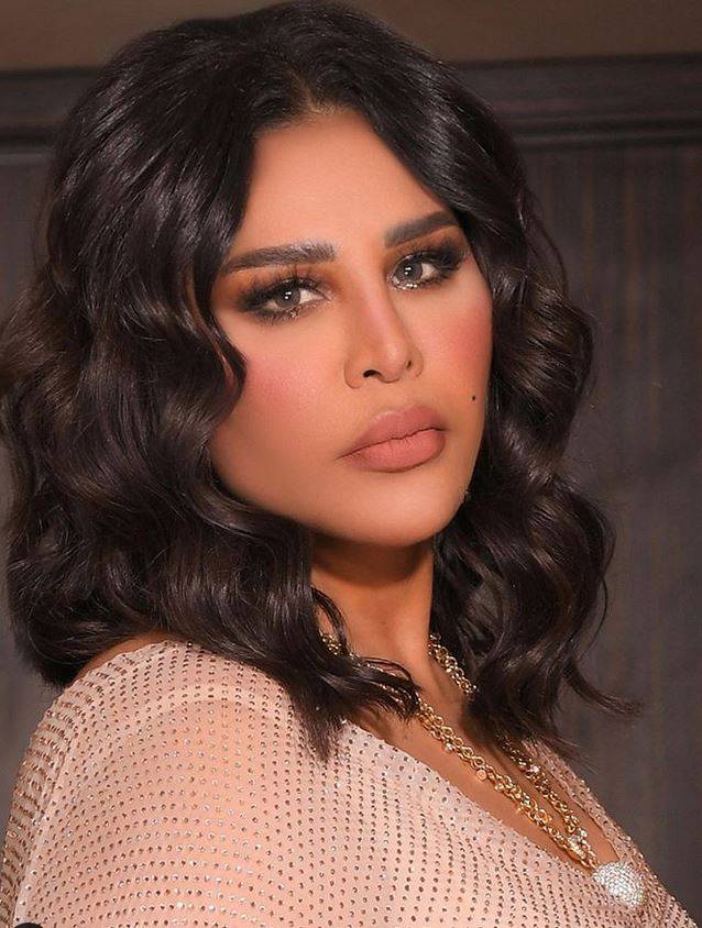 بالصور - أحلام تسخر من نجمة عالمية ارتدت فستاناً مثل فستانها