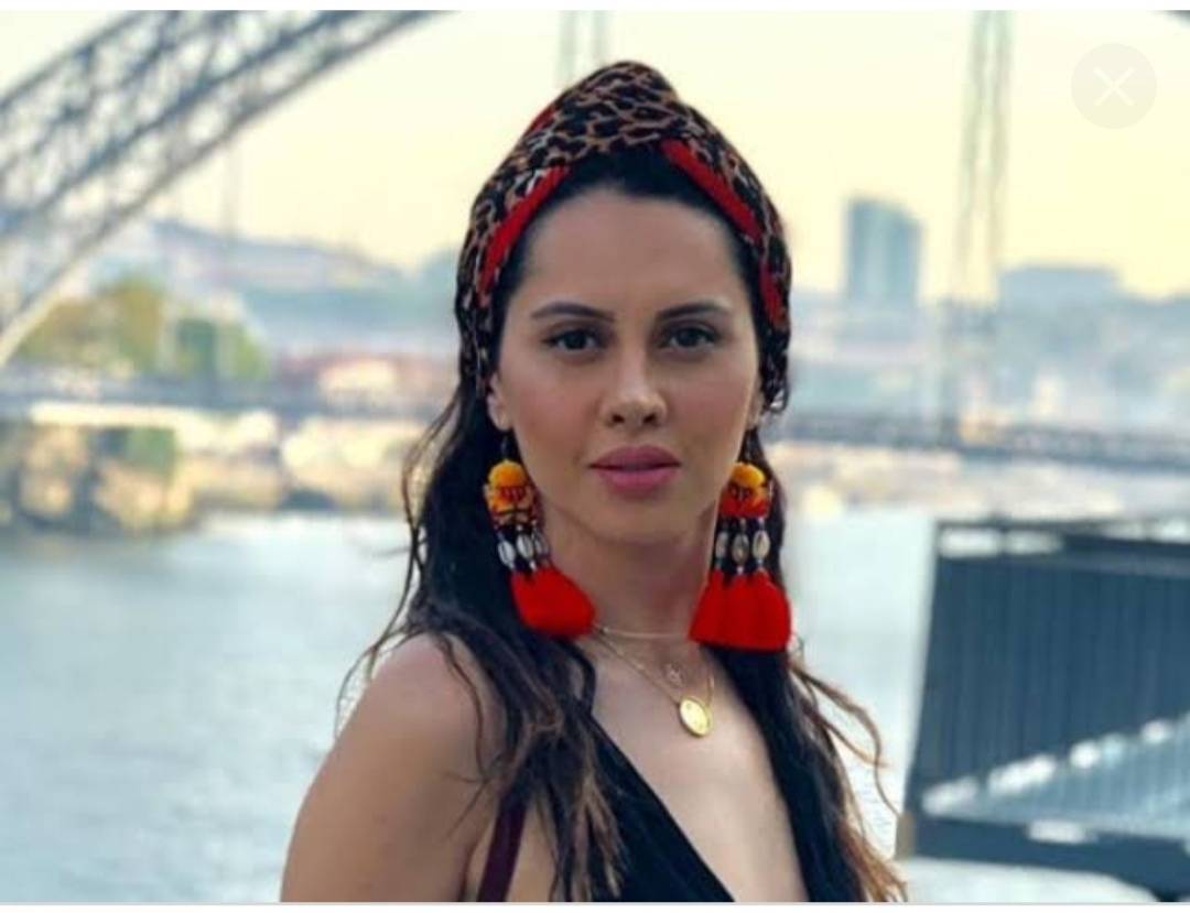 ياسمين رئيس تكشف حقيقة استعانتها بدوبليرة