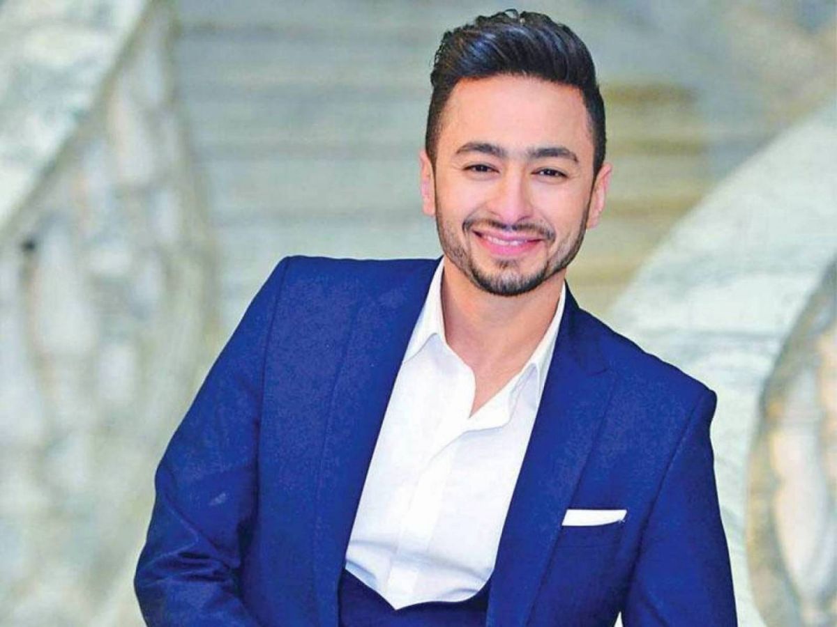 حمادة هلال يستعرض سيارته الفارهة والجمهور: 