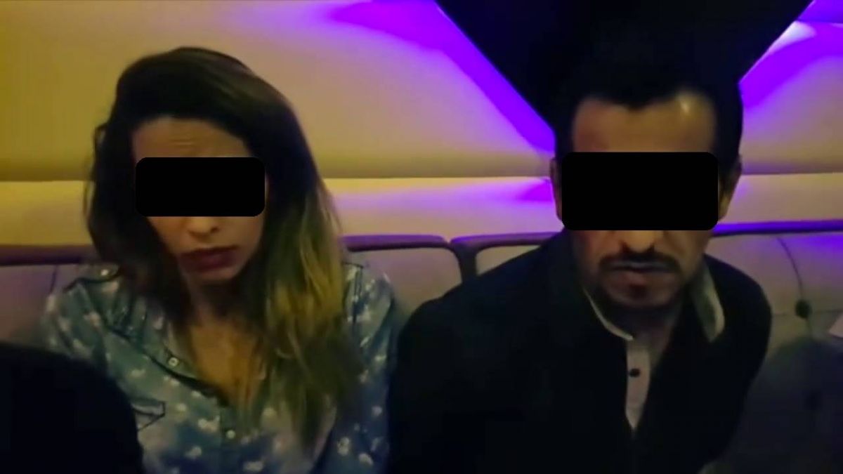 زوج يعرض زوجته للرذيلة الجماعية على 