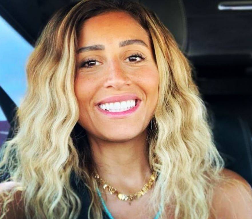 بالصورة – تغيير كبير في لون وشكل شعر دينا الشربيني وملامح وجهها