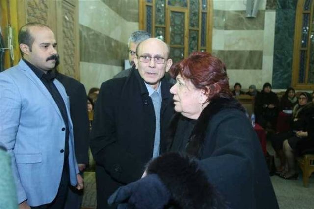 الحزن يكسو وجه محمد صبحي في عزاء لينين الرملي