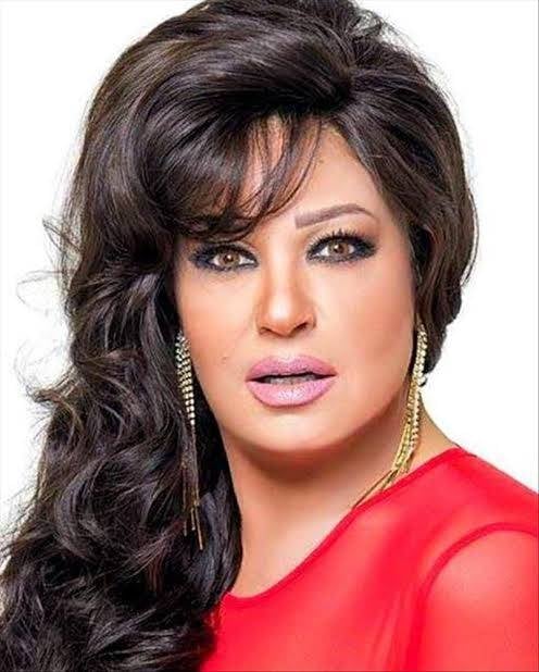 بالفيديو - خوفاً من الحسد.. جلسة بخور لفيفي عبده