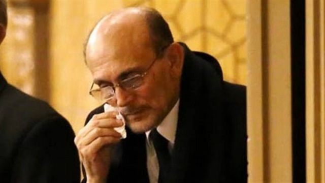 دموع محمد صبحي في عزاء رفيق الدرب