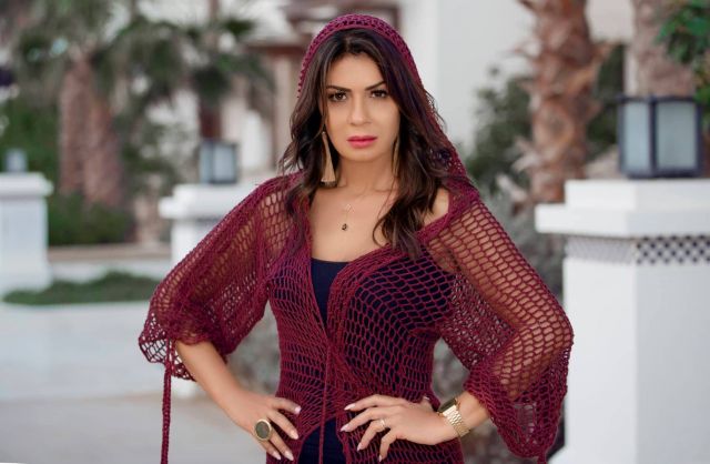 نجلاء بدر تكشف قصة صورها القديمة وحقيقة عمليات التجميل