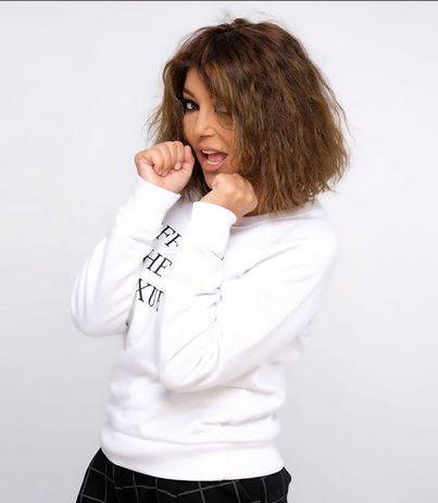 بالفيديو - سميرة سعيد ترقص وتعزف على الدف في زفاف عائلي