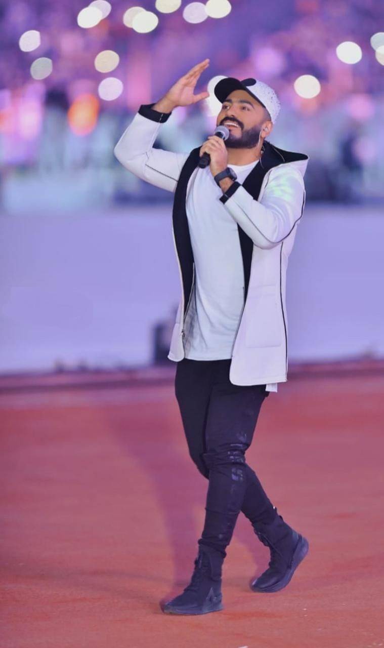 تامر حسني يداعب جمهوره: كلكم مجاريح